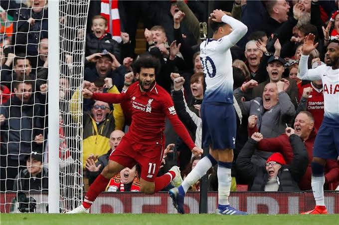 النجم محمد صلاح في لقطة من مباراة سابقة لفريقي ليفربول وتوتنهام